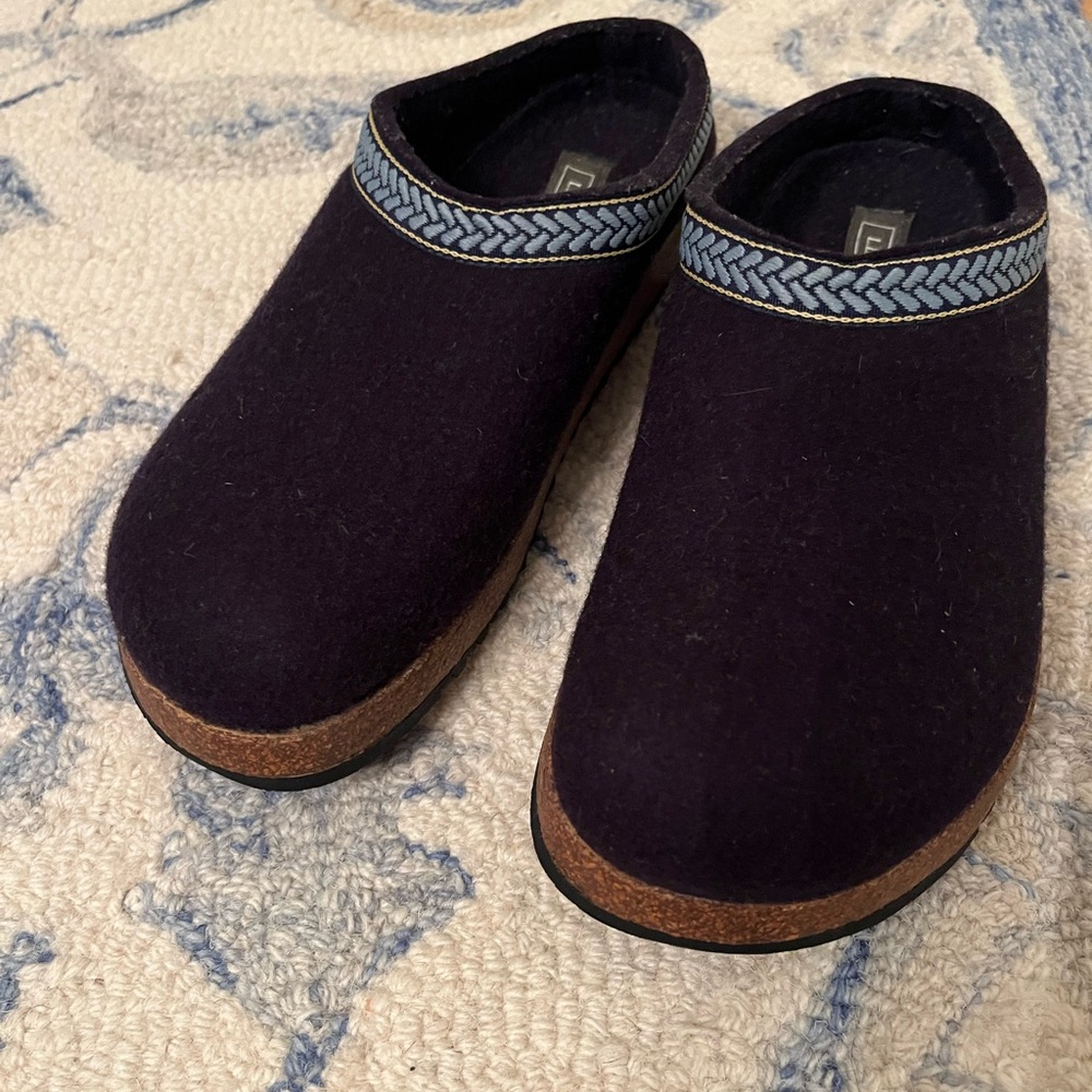 LL Bean Navy Wool Slip-On Clogs size 9